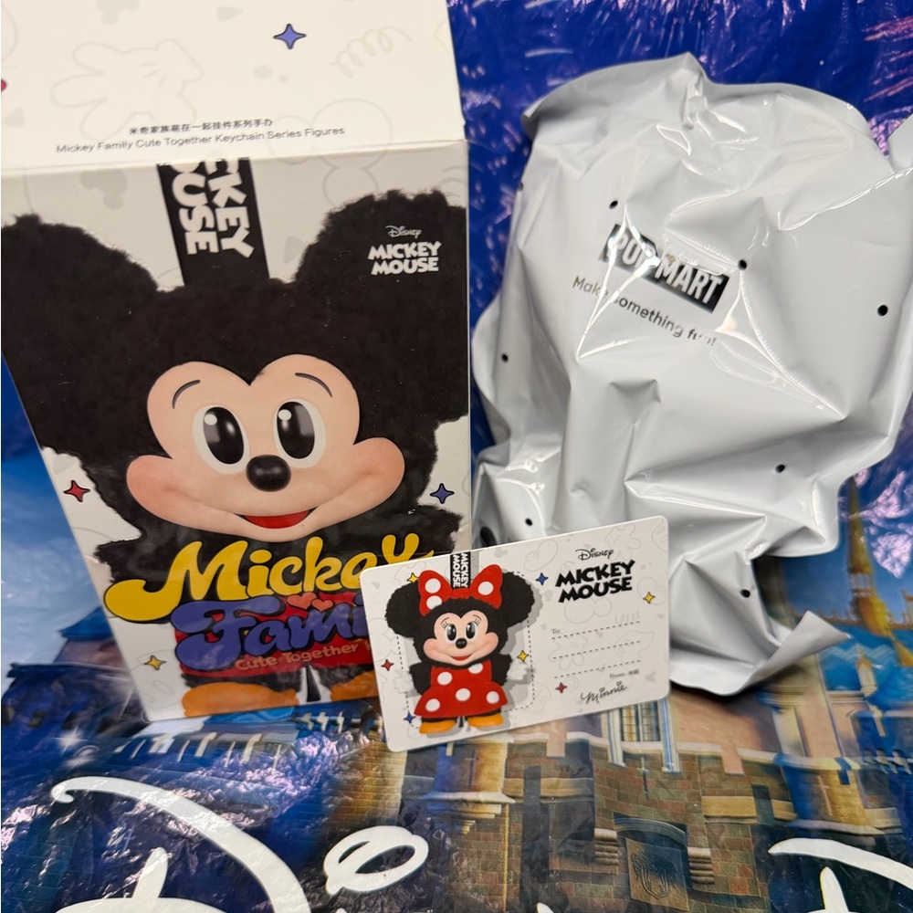 Minnie Disney Pop Mart Mickey Family Cute Together Keychain Series NWT
